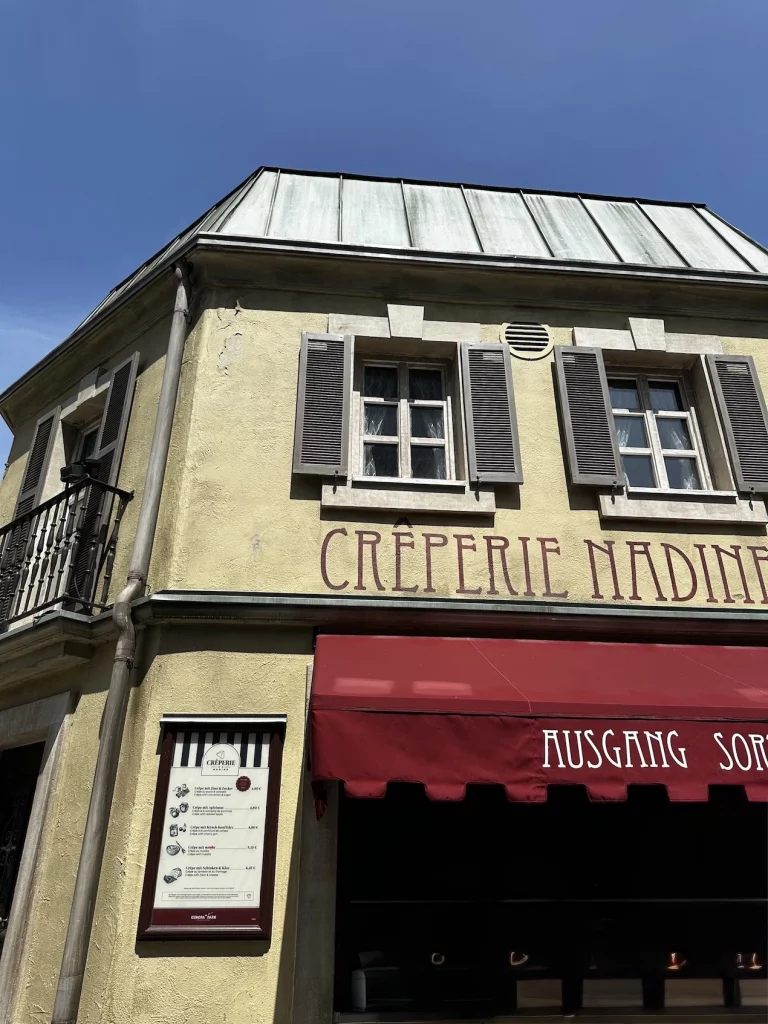 Fassade der Crêperie Nadine im Themenbereich Frankreich im Europa-Park