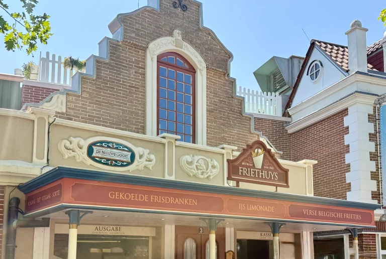 Hausfassade des Imbiss Friethuys im Themenbereich Holland im Europa-Park