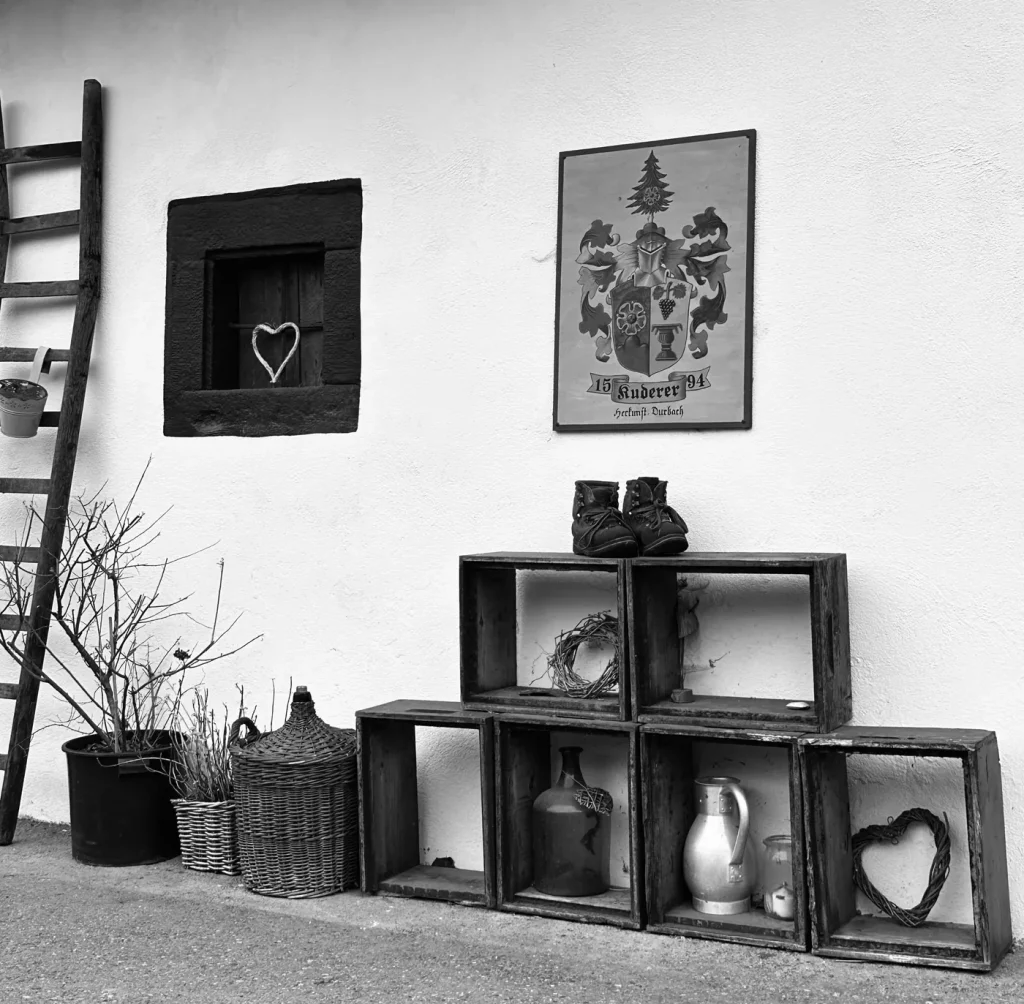 Historische landwirtschaftliche Geräte in einem Schwarzwaldhof