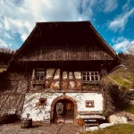 Historischer Schwarzwaldhof entlang des Gebirger Höfe-Wegs bei Durbach
