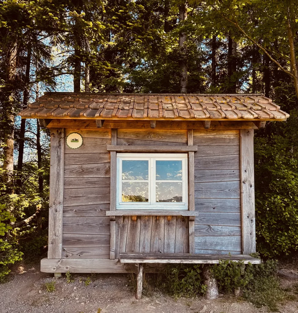 Kleine Rasthütte entlang des Hahn-und-Henne-Premiumwegs