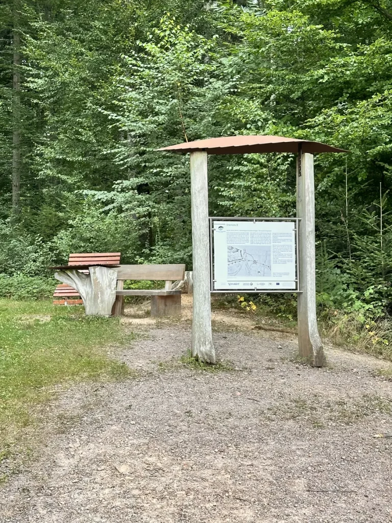 Rastplatz hinter dem Hochsitz des Routenziels