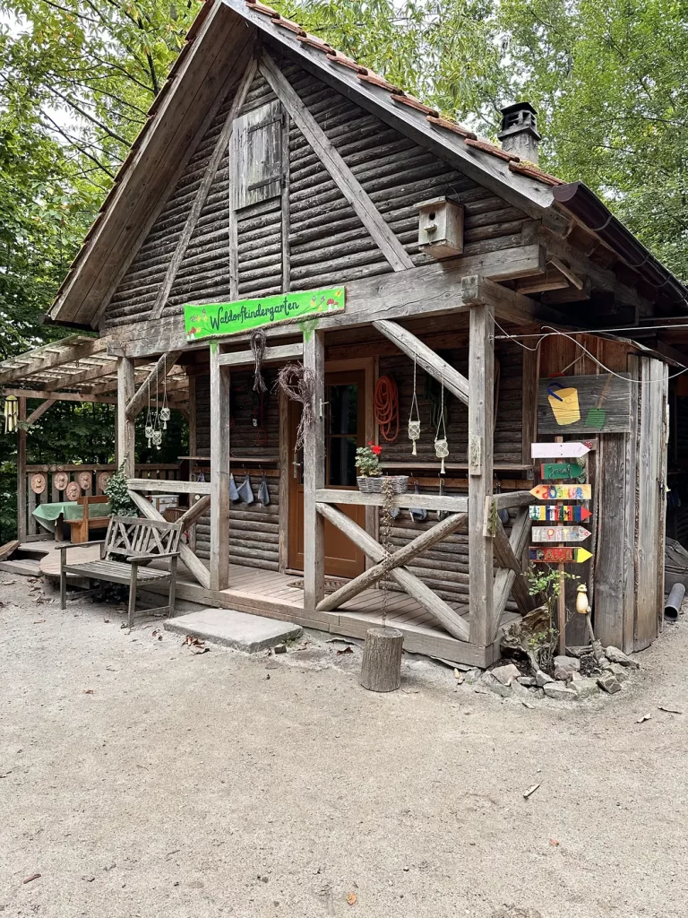 Waldkindergarten an dem man auf dem Rückweg vorbei kommt