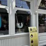 Außenansicht des Magnum Pleasure Store im Themenbereich Island im Europa-Park