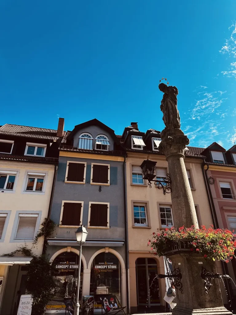 Historische Häuserfassaden am Marktplatz in Waldkirch